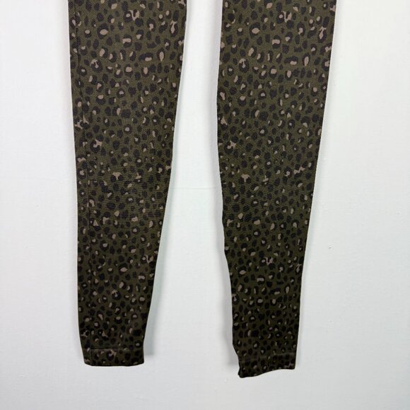 NWT SPANX Look at Me Now Seamless Leggings in Olive Leopard Size Small S NEW - Picture 4 of 10